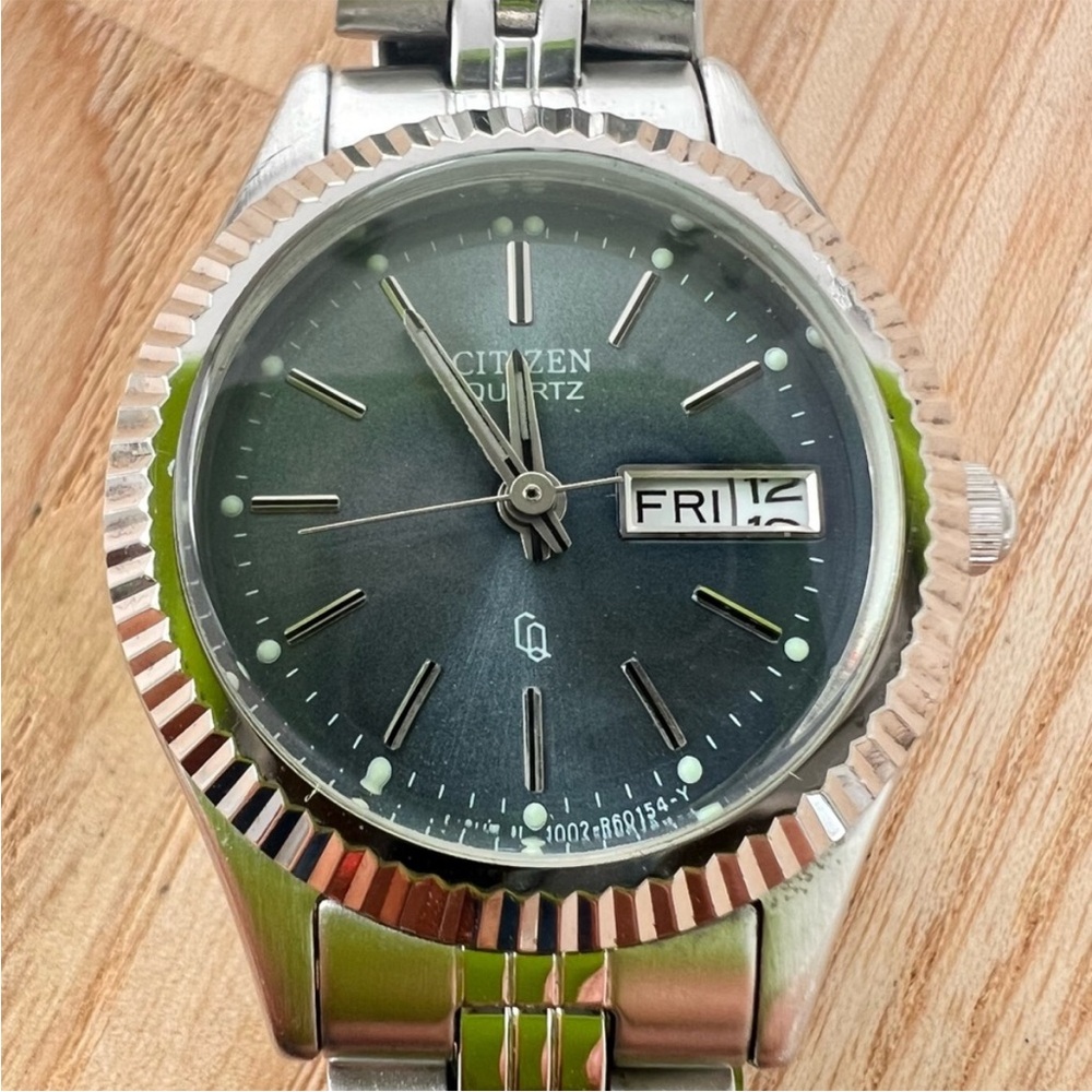 Citizen Quartz ladies gray dial silver tone presidential style watch NEW BATTERY